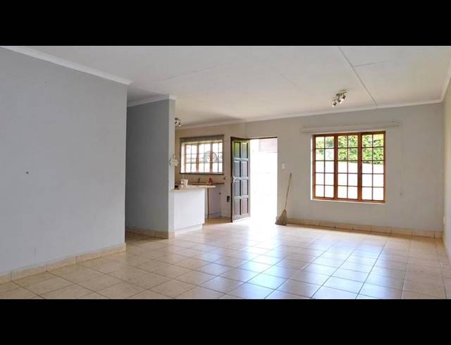 3 BEDROOM TOWNHOUSE FOR SALE IN LINCOLN MEADE